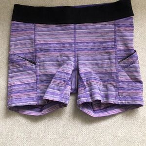 Lululemon 4” shorts with side and waistband pockets size 6